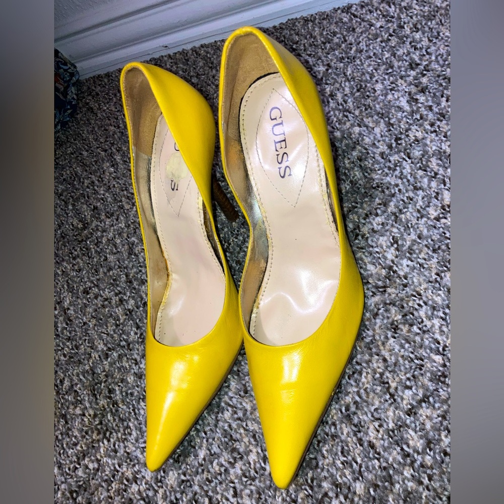GUESS Carrie Yellow Pumps Sz. 7.5